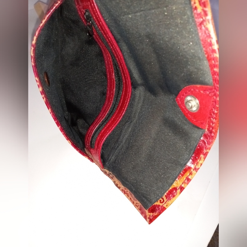 Lightweight Leather Wallet - Picture 8 of 13